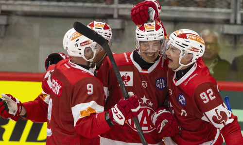 Nick Petersen fälschte in der Verlängerung zum KAC-Sieg zum CHL-Auftakt ab