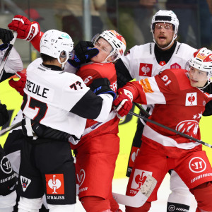 Im Duell zwischen Klagenfurt und Fribourg kam es mehrfach zu Scharmützeln Im Duell zwischen Klagenfurt und Fribourg kam es mehrfach zu Scharmützeln