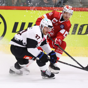 Matt Fraser hatte gegen Gottéron Pech, in Minute 26 landete ein Abschluss von ihm im Powerplay nur am Pfosten Matt Fraser hatte gegen Gottéron Pech, in Minute 26 landete ein Abschluss von ihm im Powerplay nur am Pfosten