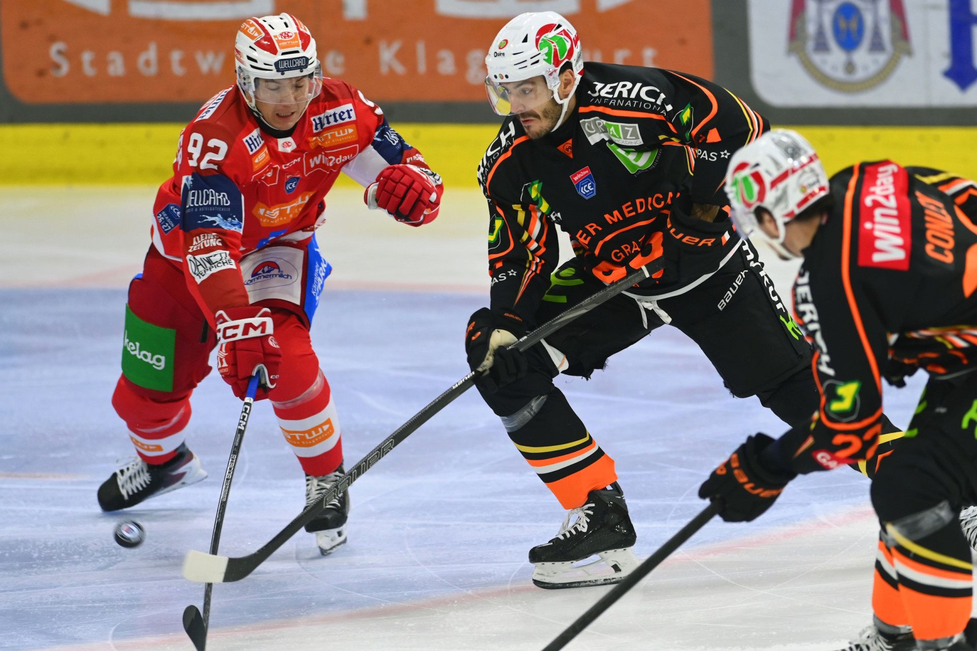 Clemens Unterweger steuerte am Sonntag drei Torvorlagen zum KAC-Sieg gegen Graz bei Clemens Unterweger steuerte am Sonntag drei Torvorlagen zum KAC-Sieg gegen Graz bei