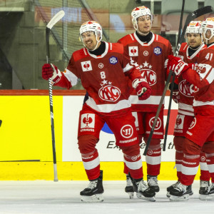 Nick Petersen erzielte im zweiten Drittel Klagenfurts zweiten Treffer, als er im Powerplay einen Göransson-Schuss abfälschte
