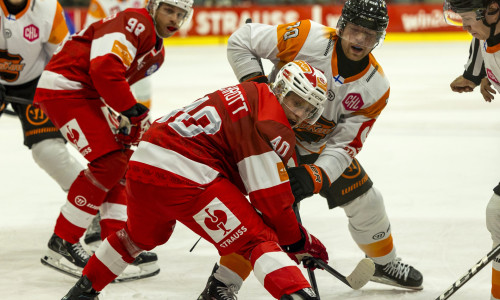 Linus Schrott gab am Dienstagabend in der CHL sein Kampfmannschaftsdebüt beim EC-KAC