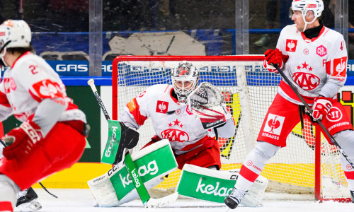 Mareks Mitens gab am schwierigen Pflaster Berlin ein gutes Debüt im Tor des EC-KAC