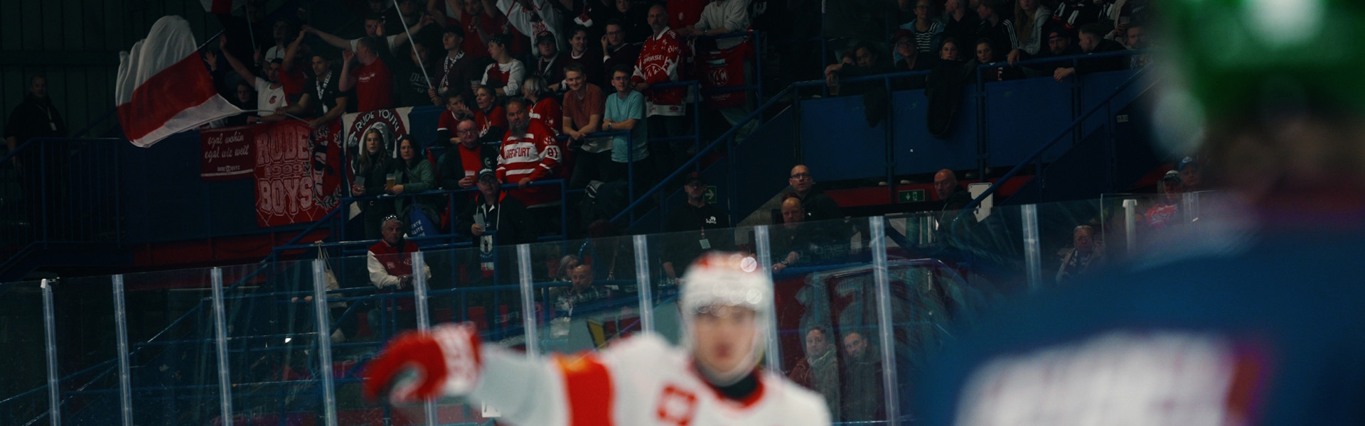 Rotjacken-TV hat die Mannschaft des EC-KAC zum CHL-Auswärtsspiel bei den Eisbären Berlin begleitet