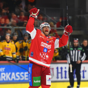 Kapitän Thomas Hundertpfund gab den Rotjacken mit seinem Powerplay-Treffer im Schlussabschnitt noch einmal Hoffnung Kapitän Thomas Hundertpfund gab den Rotjacken mit seinem Powerplay-Treffer im Schlussabschnitt noch einmal Hoffnung