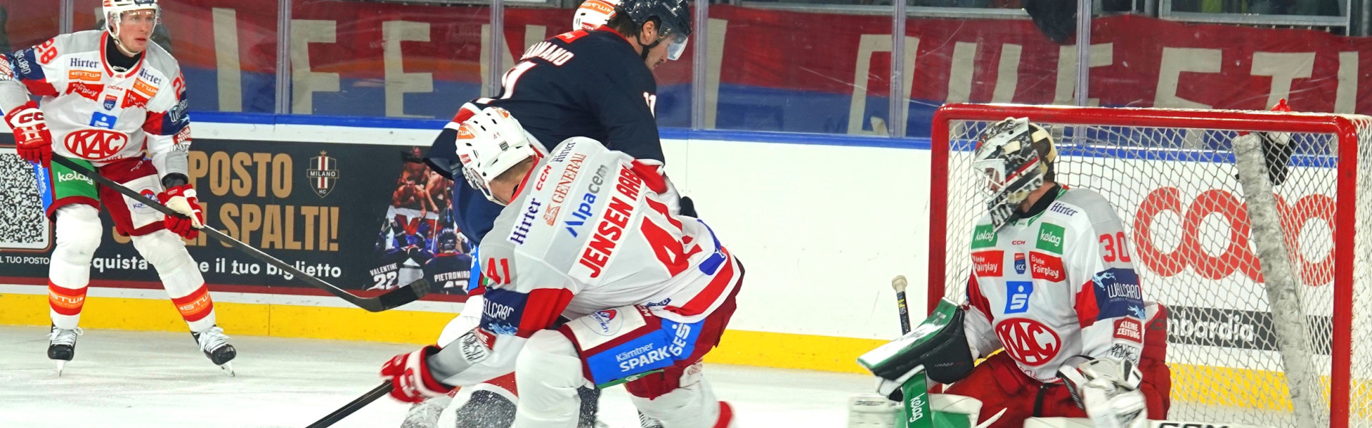 Gestützt auf einen starken Mareks Mitens im Tor konnte der EC-KAC seinen ersten Auftritt in Milano erfolgreich gestalten